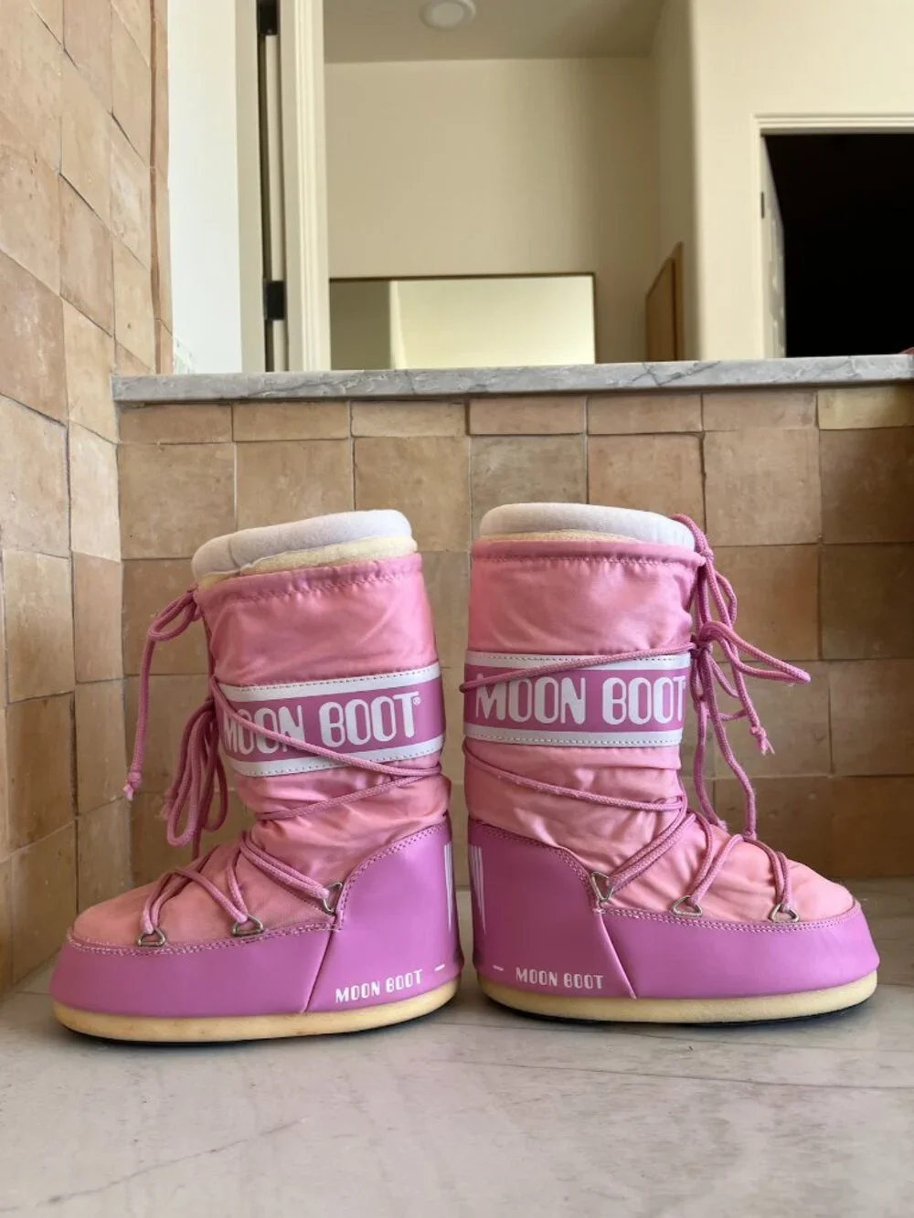 Moon Boot used twice